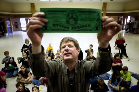 Michigan magician, Jeff Wawrzaszek presents his very popular magic workshop to students in schools and libraries throughout Michigan.